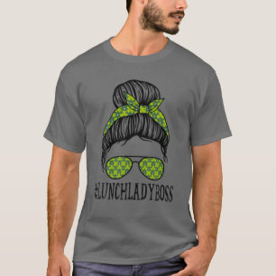 Camiseta Lunch Lady Boss Mujeres Messy Bun St Patrick's Day