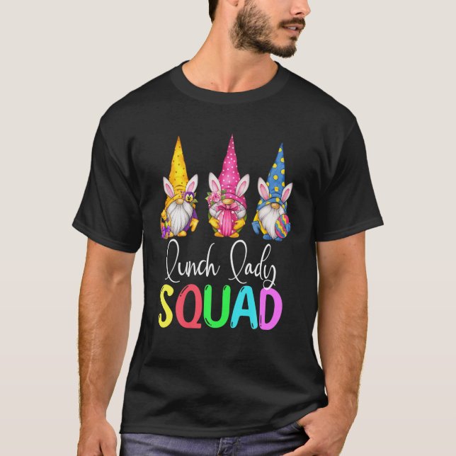 Camiseta Lunch Lady Squad Easter Day Gnomes Chicas de huevo (Anverso)