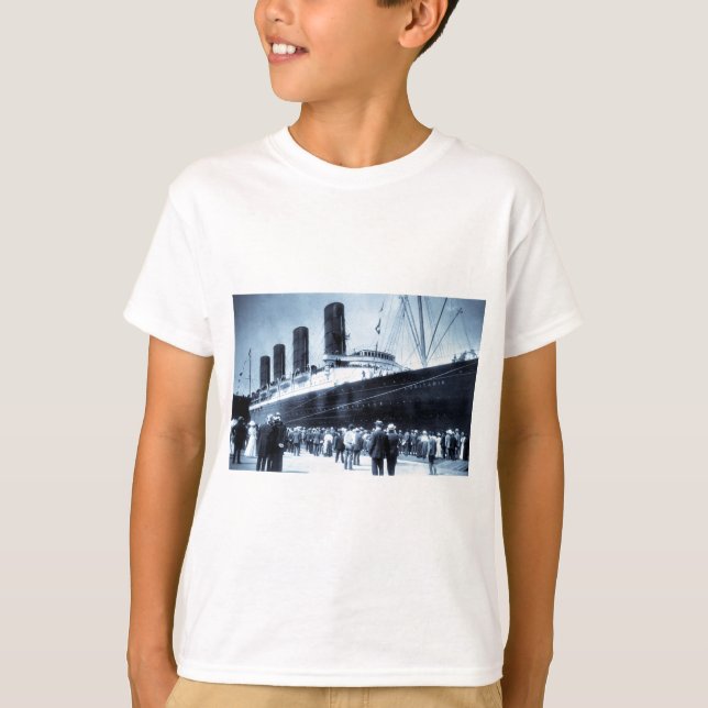 Camiseta Lusitania atracada en el tono azul de la ciudad de (Anverso)