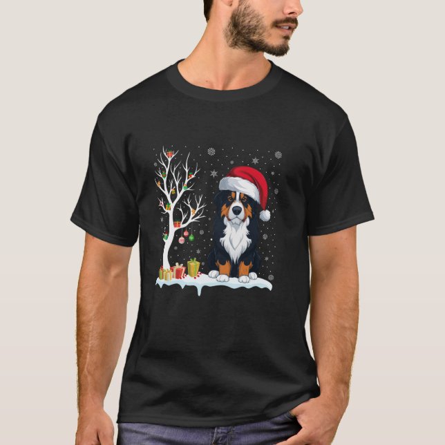 Camiseta Luz de árbol festivo de perro de montaña de Santa  (Anverso)