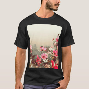 Camiseta Luz matutina, cosmos rosados florecientes.