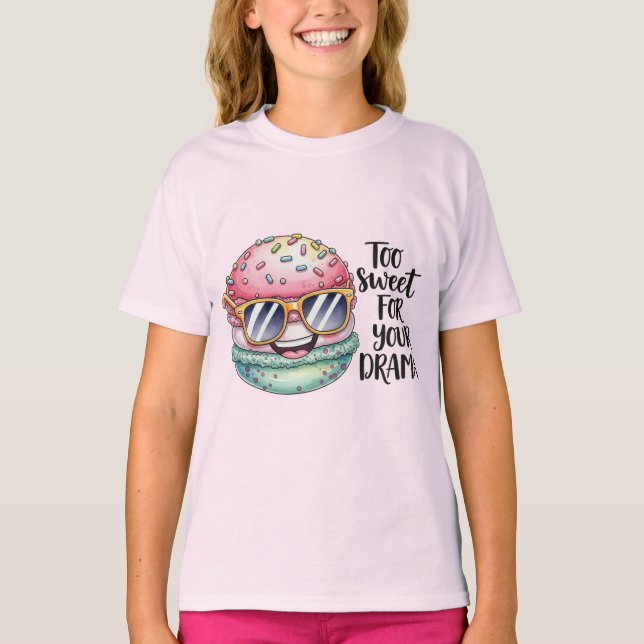 Camiseta Macaron en Lentes Oscuras, por Natasha Us (Anverso)