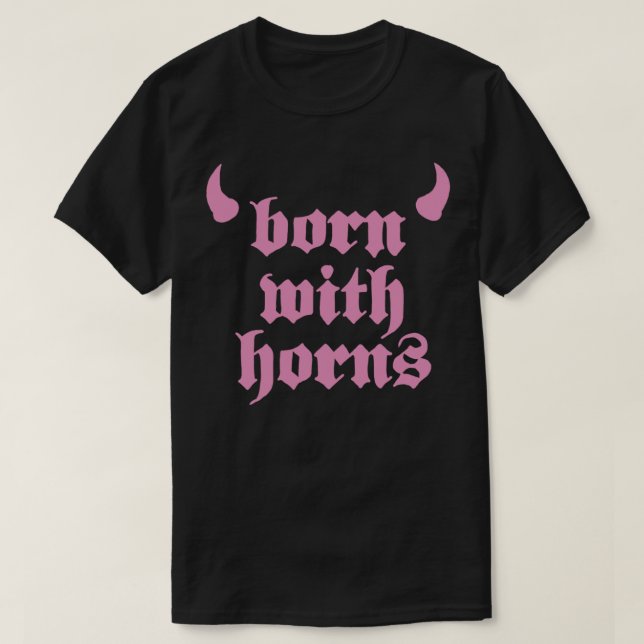 Camiseta Machine Gun Kelly - MGK - Born with horns Essentia (Diseño del anverso)