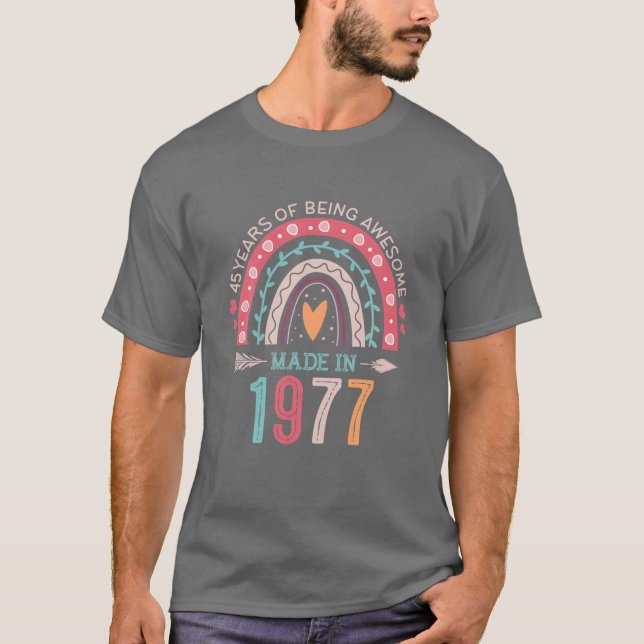 Camiseta Made In 1975 45 Year Old Rainbow 45Th Birthday Gif (Anverso)