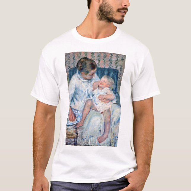 Camiseta Madre a punto de lavar a su hijo somnoliento, Cass (Anverso)