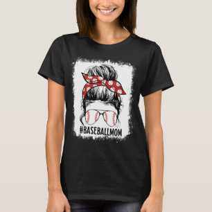 Camiseta Madre de béisbol con sangre cruda en el desordenad