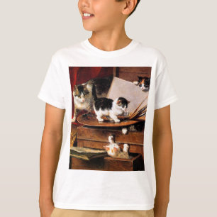 Camiseta Madre gata y gatitos en la mesa