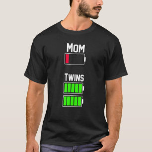 Camiseta Madre gemela cansada con baja batería Día de la ma