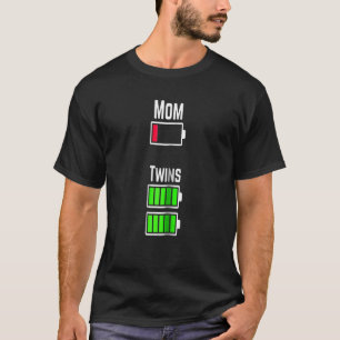 Camiseta Madre gemela cansada con carga de batería baja