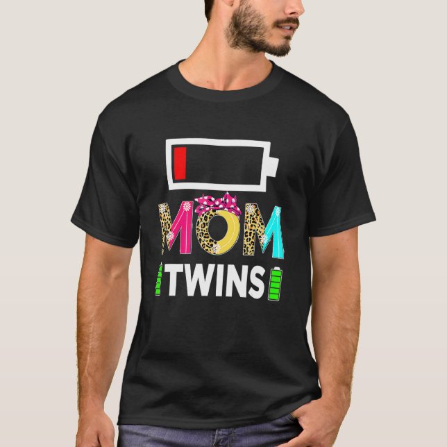Camiseta Madre gemela cansada con carga de batería baja de  (Anverso)