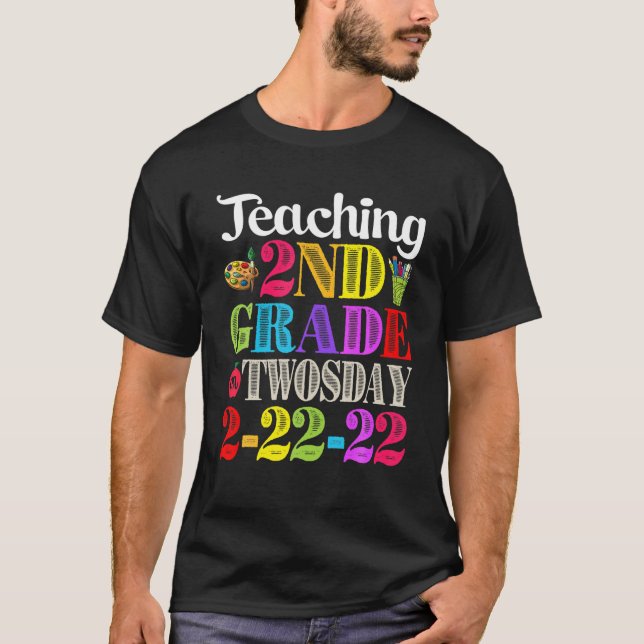 Camiseta Maestra Aka Math Enseñando Segundo Grado El 2-2 De (Anverso)
