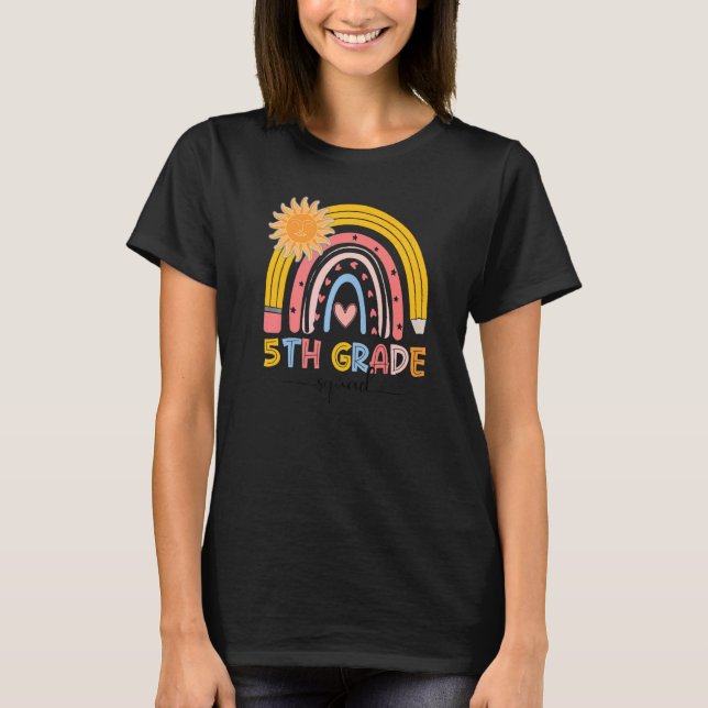 Camiseta Maestra Boho Rainbow de 5º grado Squad Primer Día  (Anverso)