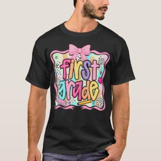 Camiseta Maestra de 1er grado Preppy Groovy Floral Coquette