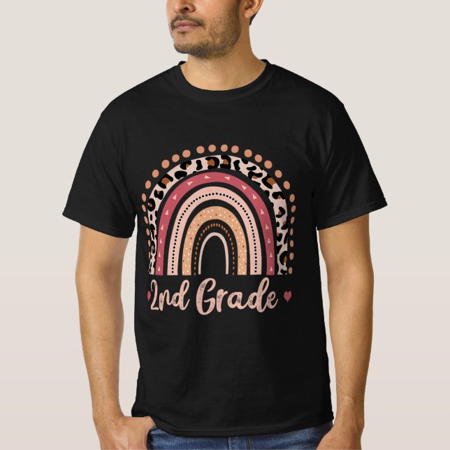 Camiseta Maestra de 2º Grado se ríe arcoiris para volver a  (Anverso)