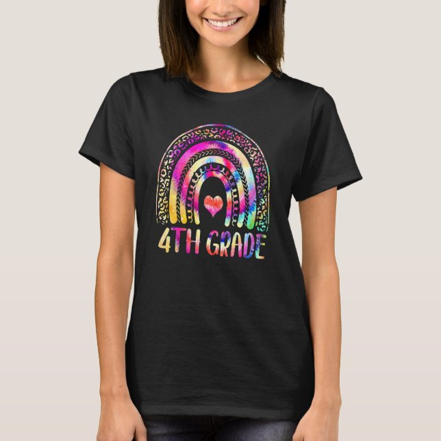 Camiseta Maestra de 4º Grado, Tie Dye Rainbow, de vuelta a  (Anverso)
