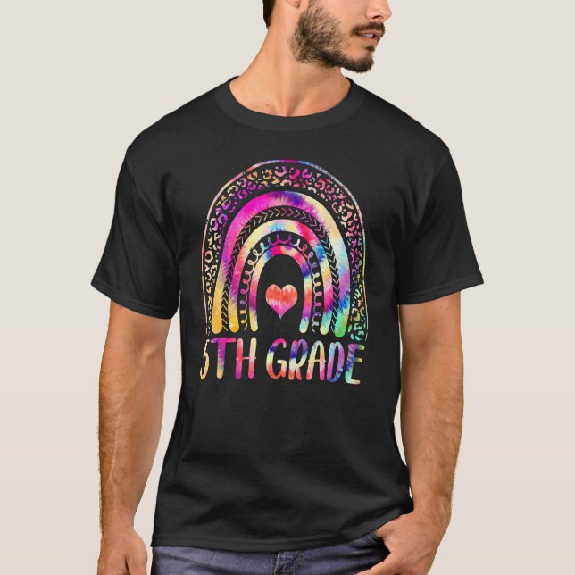 Camiseta Maestra De 5º Grado, Tie Dye Rainbow, de vuelta a  (Anverso)