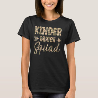 Camiseta Maestra de camuflaje de jardín de infancia Bienven