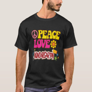 Camiseta Maestra de Grado Peace Love Kindergarten Team Kind