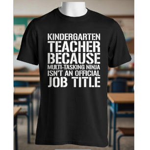 Camiseta Maestra de jardín de infantes ninja multitarea reg