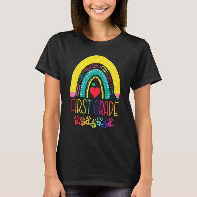 Camiseta Maestra De Primer Grado Arcoiris De Vuelta A La Es (Anverso)