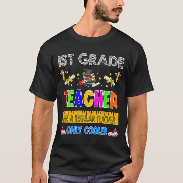 Camiseta Maestra De Primer Grado Como Una Compañía De Profe (Anverso)