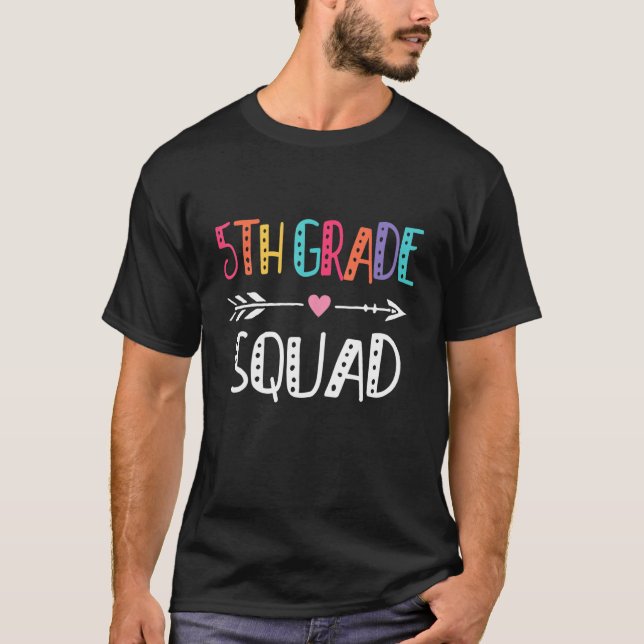 Camiseta Maestra de quinto grado Curte Arrow 5º grado Squad (Anverso)