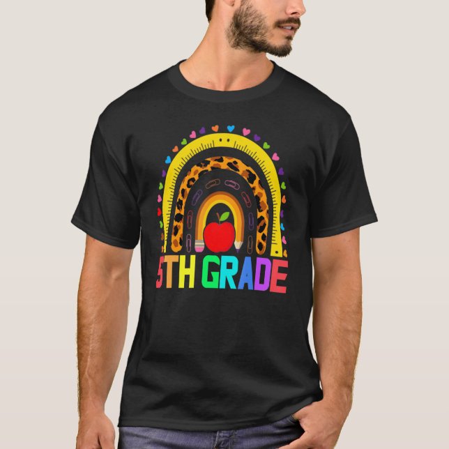 Camiseta Maestra de quinto grado Leopardo Arcoiris de quint (Anverso)