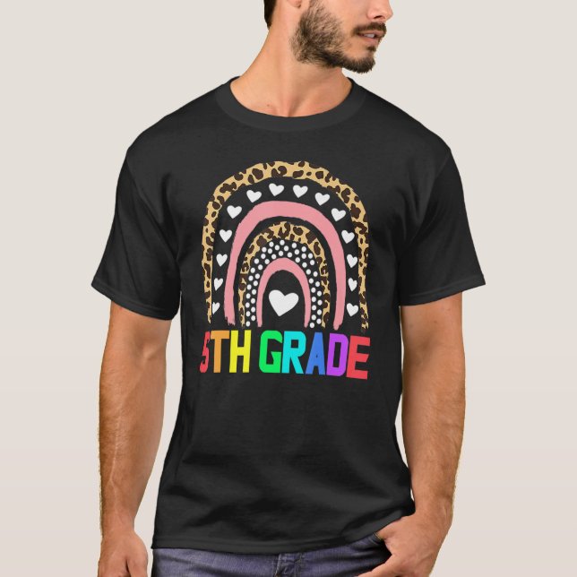 Camiseta Maestra de quinto grado Leopardo Arcoiris de quint (Anverso)