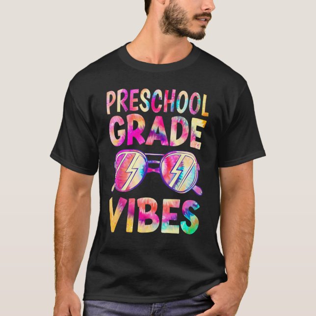 Camiseta Maestra De Tye Dye Preescolar Vibes Primer Día De  (Anverso)