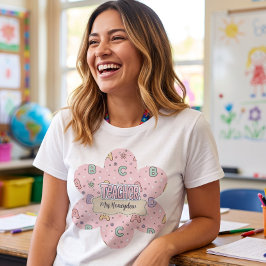 Camiseta Maestra Letras Rosadas Patrón Escolar