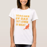 Camiseta Maestra Por Día (Amarillo)<br><div class="desc">Maestra Por Día. El Gato Amante De Noche.</div>