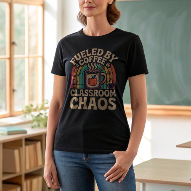 Camiseta Maestra retro alimentada por el café: de vuelta a  (Subido por el creador)