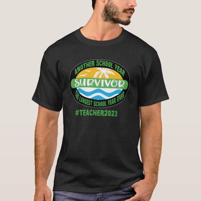 Camiseta Maestra Sobreviviente De Año Escolar 2023 Final De (Anverso)