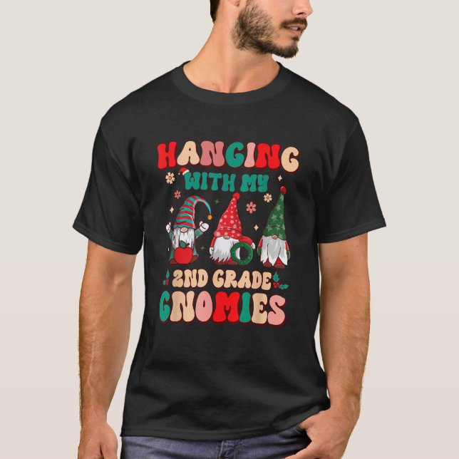 Camiseta Maestro Colgando Con Mis Gnomies Grado 2 Navidad (Anverso)