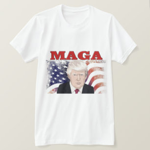 Camiseta MAGA Bandera estadounidense Trump texto rojo