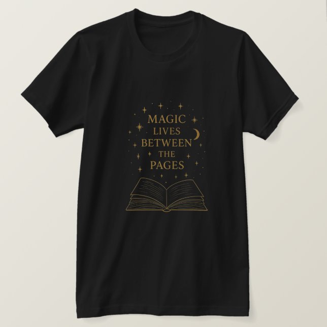 Camiseta Magic Lives Between The Pages | Book Lover Dark Ae (Anverso del diseño)