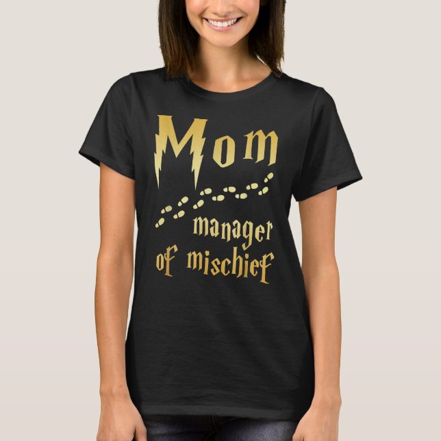 Camiseta Magical Mom, Manager of Mischief (Anverso)
