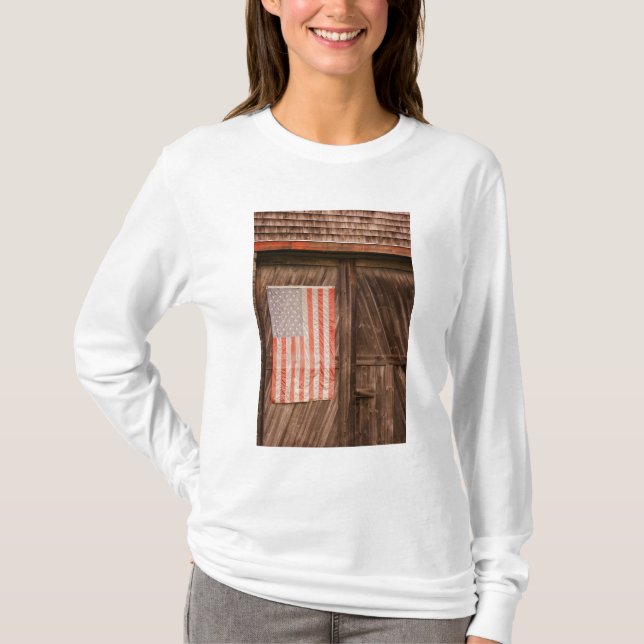Camiseta Maine, bandera americana descolorada en puerta del (Anverso)