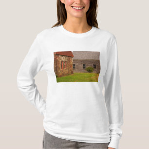 Camiseta Maine, edificio de piedra viejo y granero de