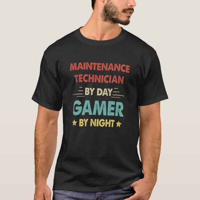 Camiseta Maintenance Technician By Day Gamer By Night  1 (Anverso)