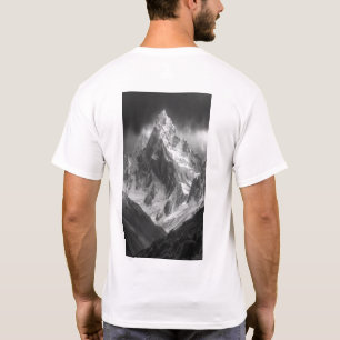 Camiseta Majestic Ama Dablam Mountain Peak T-Shirt
