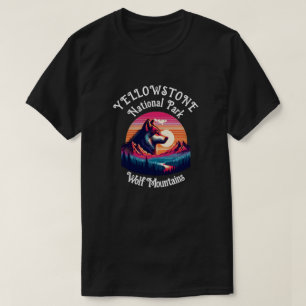 Camiseta Majestic Wolf Roaming en el atardecer