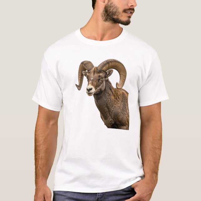 Camiseta Majestuosa oveja bighorn en la ladera de las rocas (Anverso)