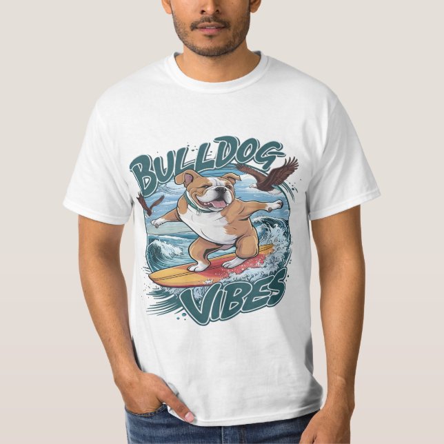 Camiseta Majestuoso Bulldog Surfing (Anverso)