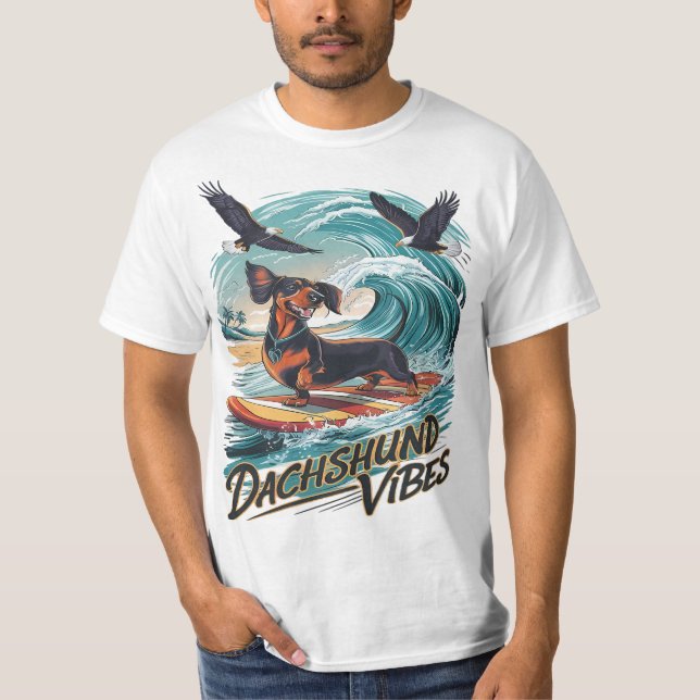 Camiseta Majestuoso perro de Dachshund tomando una ola de s (Anverso)