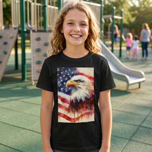 Camiseta Majestuoso retrato de águila calva con bandera ame