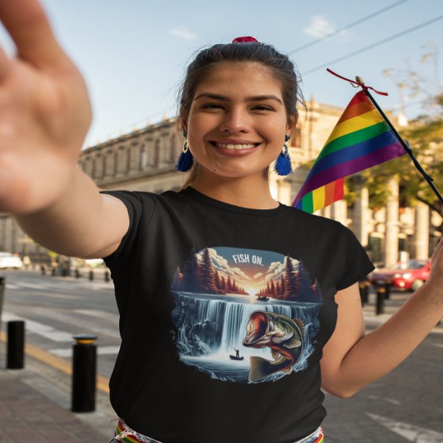Camiseta Majestuoso trasero saltando por la cascada al atar (Subido por el creador)