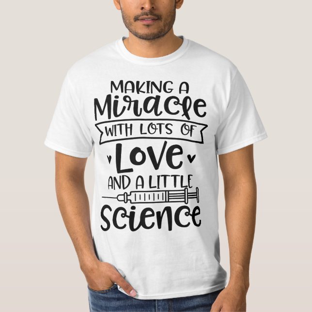 Camiseta Making a Miracle with Love and Science IVF In Vitr (Anverso)