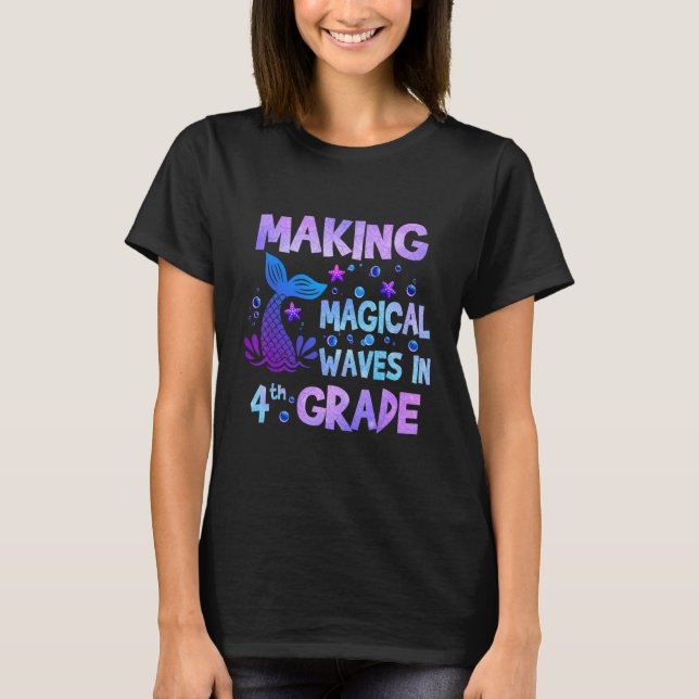 Camiseta Making Magical Waves In 4th Grade Mermaid Teacher  (Anverso)