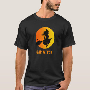 Camiseta Mala bruja en un palo de baño volando sobre la lun